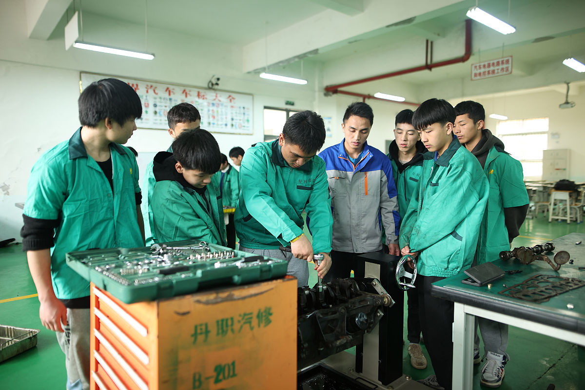 今日涨停!002860盘后发利好:拟收购PCB刀具设备公司明起停牌_热点聚焦